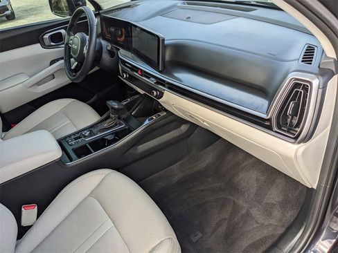 Certified 2025 Kia Sorento EX image 15