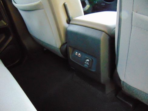 Used 2022 Nissan Frontier SV AWD/4WD image 12