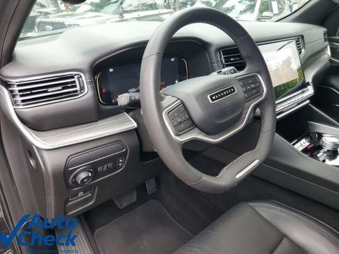 Used 2024 Jeep Wagoneer L Series II w/ Flexible Seating Group AWD/4WD image 20