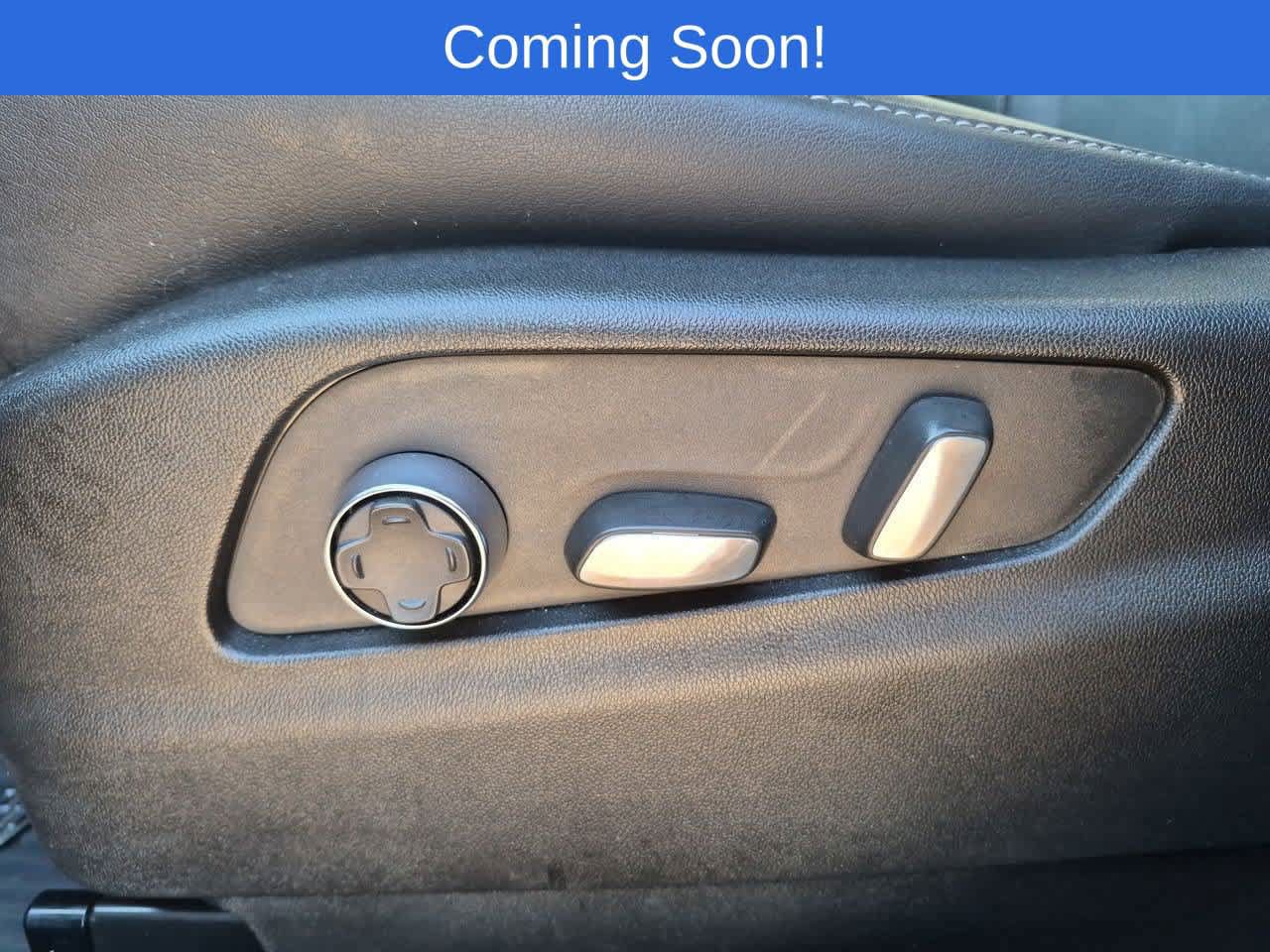 Used 2025 Cadillac XT4 Premium Luxury FWD image 17