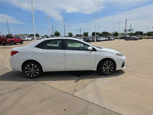 Used 2019 Toyota Corolla SE FWD image 2