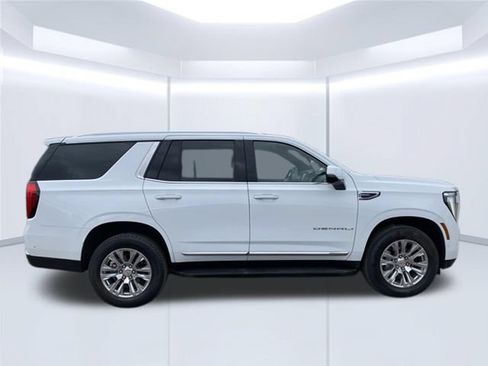 Used 2025 GMC Yukon Denali AWD/4WD image 5