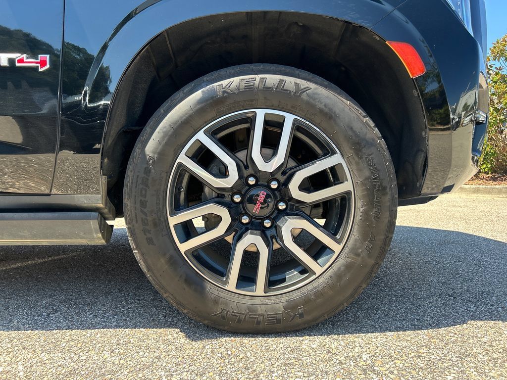 Used 2022 GMC Yukon AT4 w/ AT4 Premium Plus Package AWD/4WD image 6