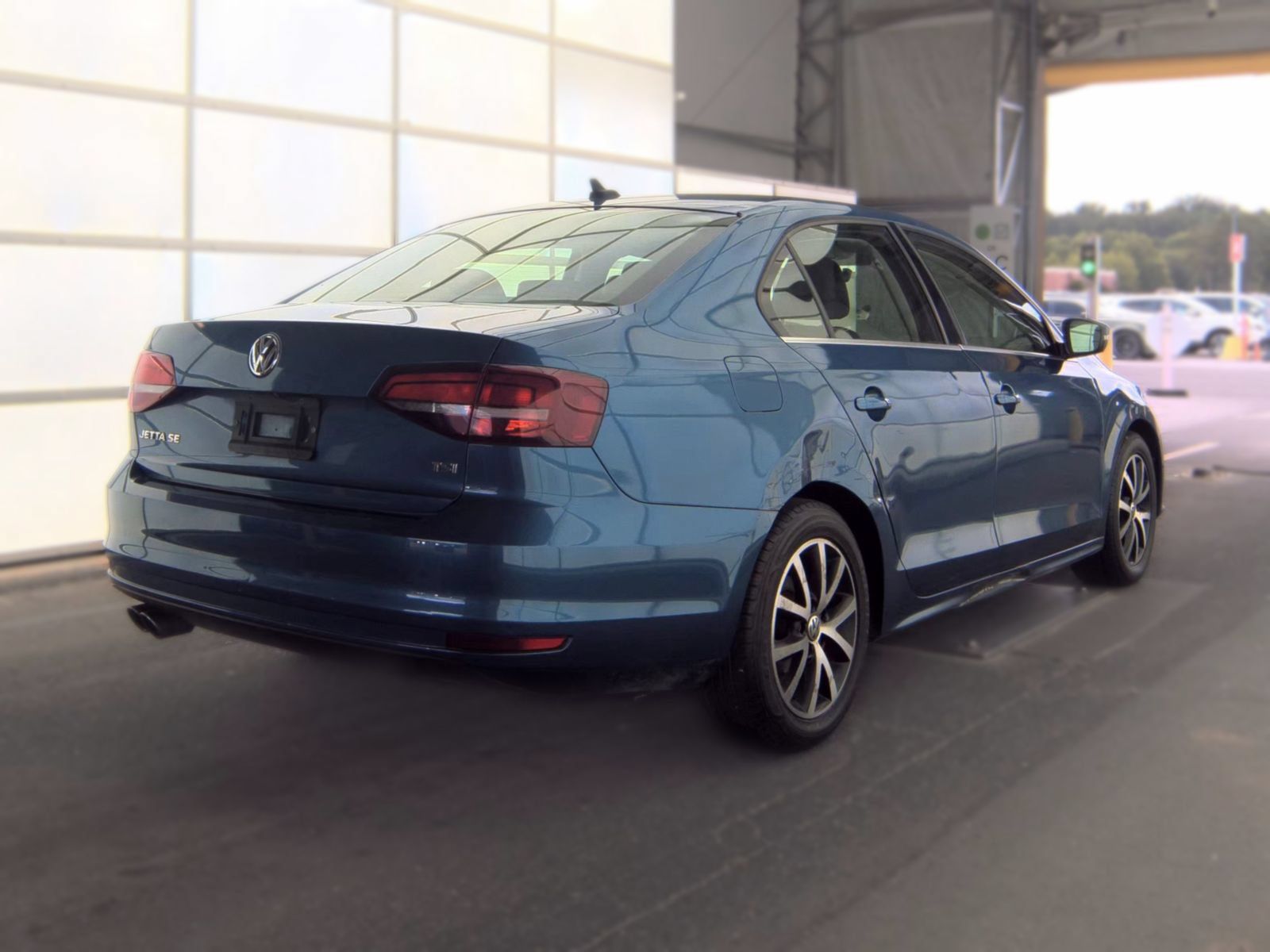 Used 2017 Volkswagen Jetta SE FWD image 4