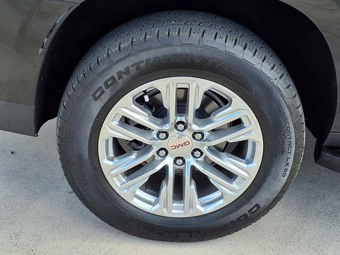 Used 2024 GMC Yukon XL SLT w/ SLT Luxury Package RWD image 9
