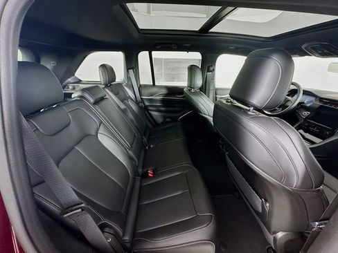 New 2025 Jeep Grand Cherokee Limited image 28