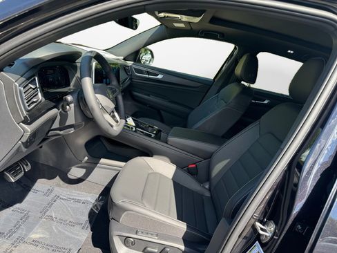 New 2026 Volkswagen Atlas Cross Sport SE image 9