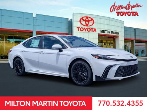 New 2026 Toyota Camry SE FWD image 1