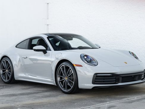 Used 2021 Porsche 911 Carrera image 2