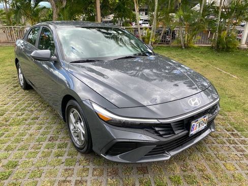 Used 2025 Hyundai Elantra SE w/ Cargo Package FWD image 1