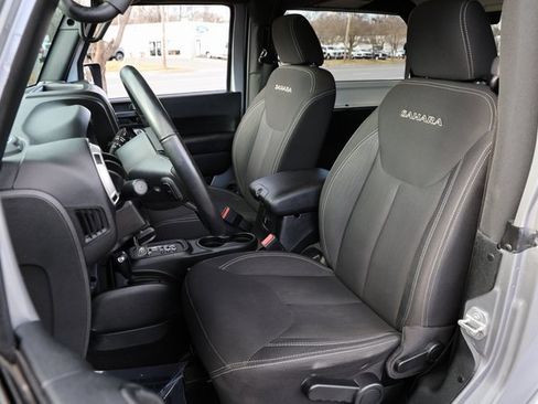 Used 2018 Jeep Wrangler Sahara w/ Connectivity Group image 14