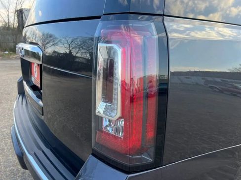Used 2018 GMC Yukon Denali image 36