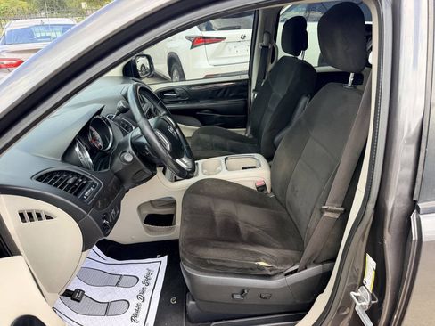 Used 2015 Dodge Grand Caravan SXT w/ UConnect Hands-Free Group FWD image 8
