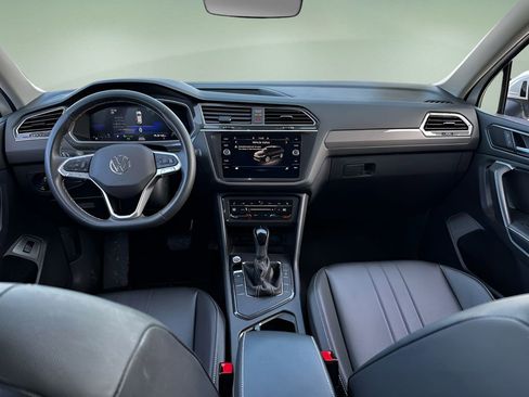 Used 2024 Volkswagen Tiguan SE image 15