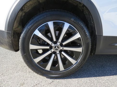 Used 2022 Mercedes-Benz GLB 250 4MATIC image 11