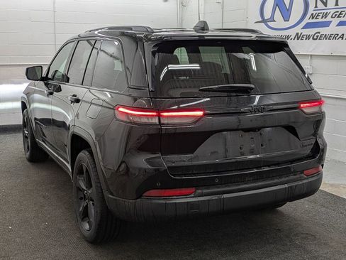 Used 2023 Jeep Grand Cherokee Limited w/ Black Appearance Package image 18