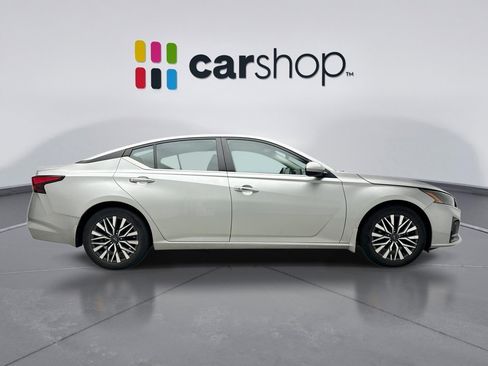 Used 2023 Nissan Altima 2.5 SV w/ SV Premium Package FWD image 6
