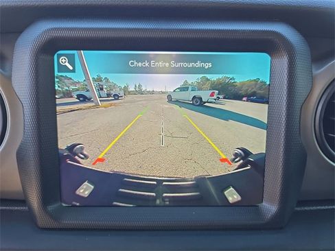 Used 2021 Jeep Gladiator Sport image 19