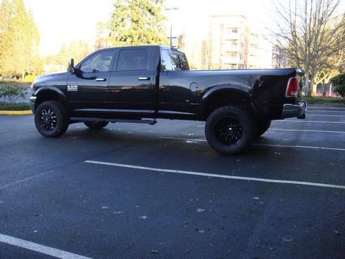 Used 2018 RAM 3500 Laramie w/ Convenience Group image 11