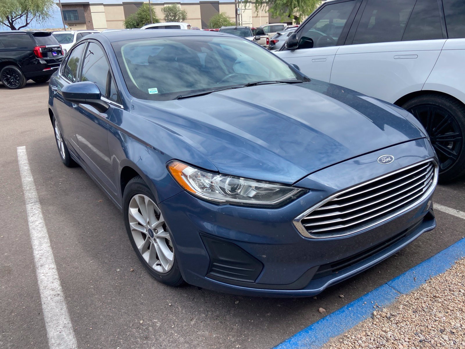 Used 2019 Ford Fusion SE FWD image 3