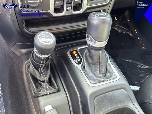 Used 2018 Jeep Wrangler Unlimited Sahara AWD/4WD image 31