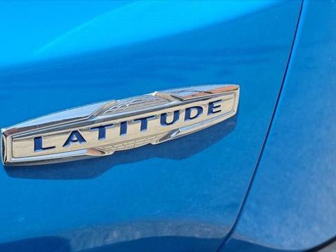 Used 2015 Jeep Renegade Latitude FWD image 7