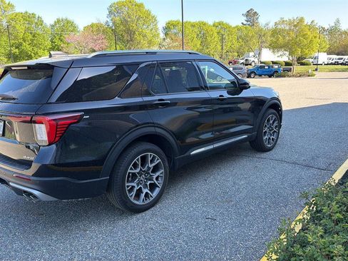Used 2025 Ford Explorer Platinum w/ Ultimate Package image 4