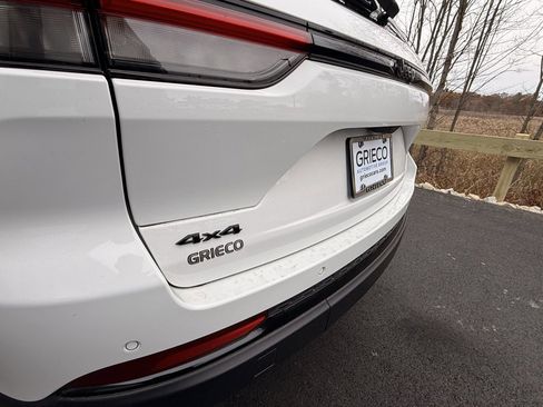 Certified 2025 Jeep Grand Cherokee Altitude image 9