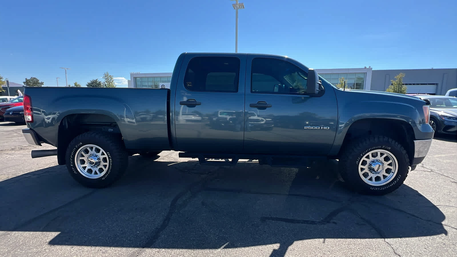 Used 2014 GMC Sierra 2500 SLE w/ SLE Preferred Package AWD/4WD image 4