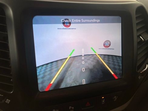 Used 2018 Jeep Cherokee Limited w/ Technology Group image 5