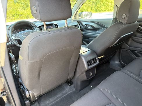 Used 2024 GMC Terrain SLE FWD image 19
