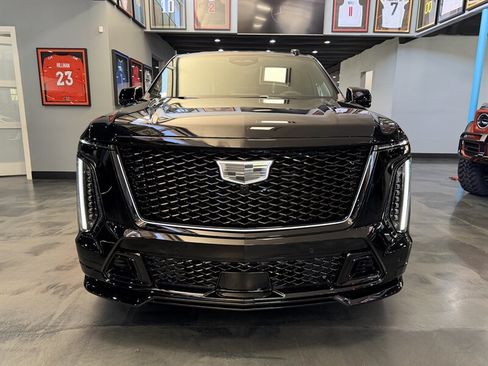 Used 2026 Cadillac Escalade ESV V w/ LPO, ONYX Package AWD/4WD image 2