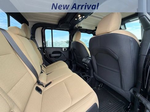 Used 2021 Jeep Gladiator Sport AWD/4WD image 8