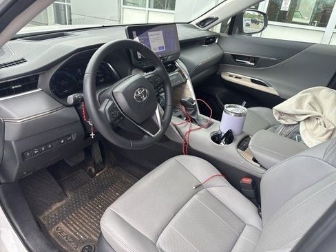 Used 2024 Toyota Venza LE image 6