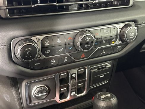 Certified 2025 Jeep Wrangler Unlimited Sahara AWD/4WD image 18