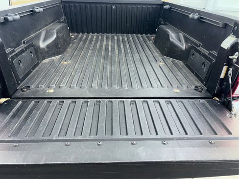 Used 2018 Toyota Tacoma SR5 AWD/4WD image 16