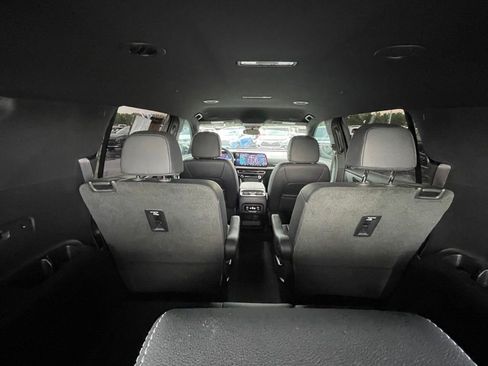 Used 2025 Chevrolet Traverse LT w/ Driver Confidence Package FWD image 26