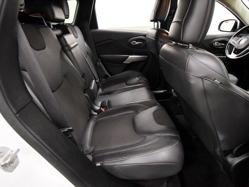 Used 2018 Jeep Cherokee Latitude Plus FWD image 17