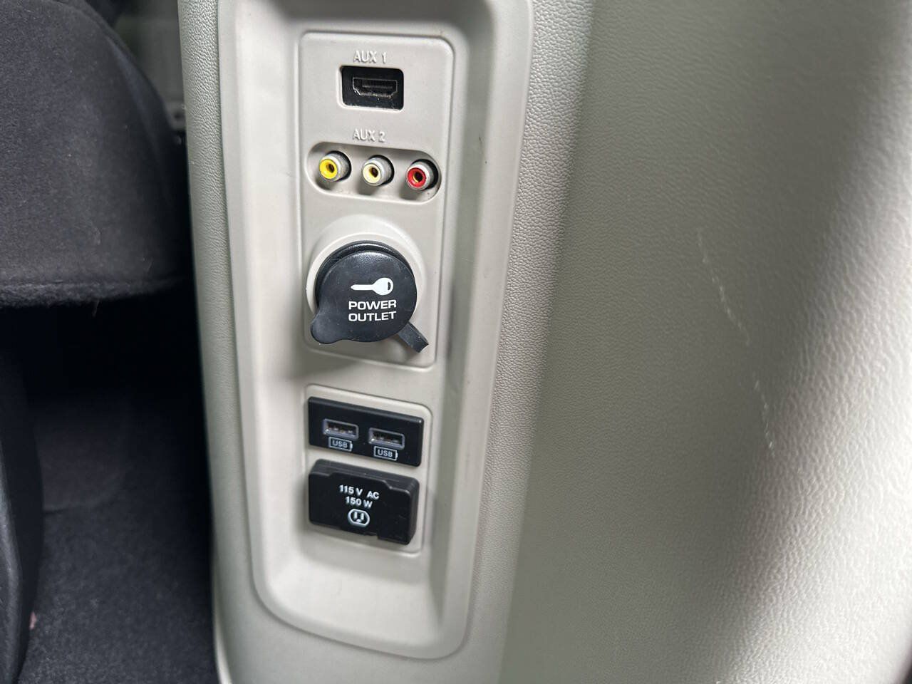 Used 2013 Dodge Grand Caravan SXT w/ Rear Park Assist Pkg FWD image 9
