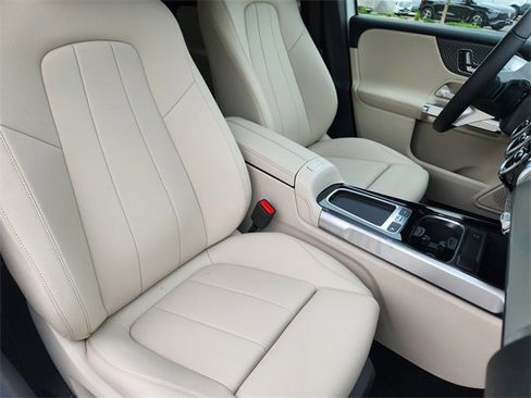 Certified 2025 Mercedes-Benz GLB 250 4MATIC image 16