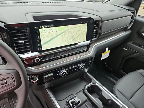 New 2026 GMC Sierra 1500 SLT image 17