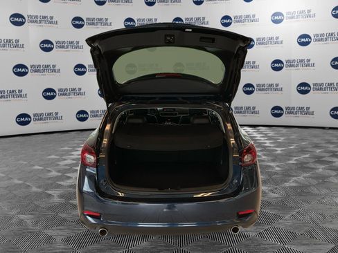 Used 2018 MAZDA MAZDA3 Touring FWD image 11