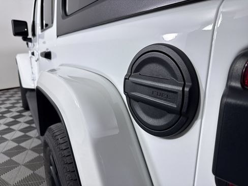 Used 2023 Jeep Wrangler Unlimited Sahara w/ Cold Weather Group AWD/4WD image 27