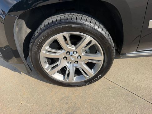 Used 2019 Cadillac Escalade Premium Luxury AWD/4WD image 32