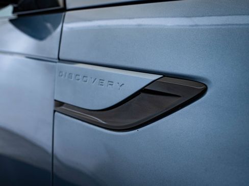 Used 2023 Land Rover Discovery S R-Dynamic image 18