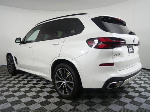 Used 2025 BMW X5 xDrive40i image 5