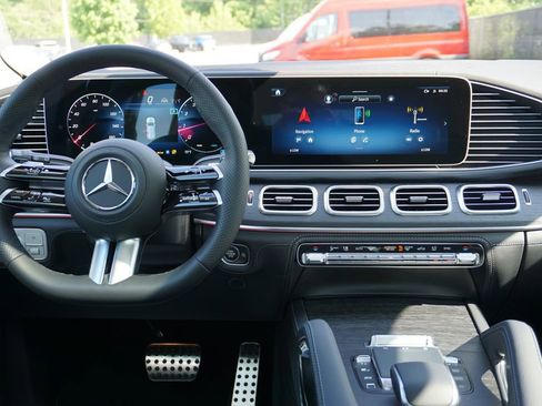 New 2026 Mercedes-Benz GLS 450 4MATIC image 40