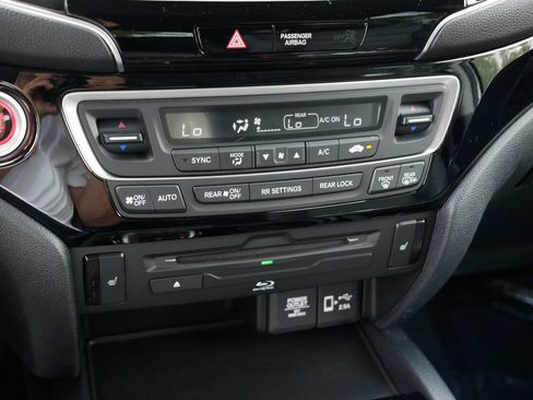 Used 2022 Honda Pilot Touring image 19