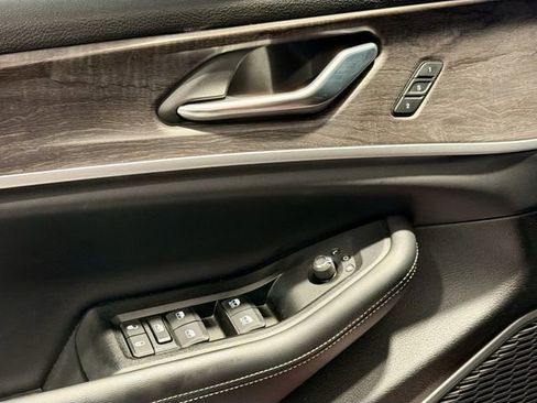 Used 2025 Jeep Grand Cherokee L Limited w/ Black Appearance Package image 17