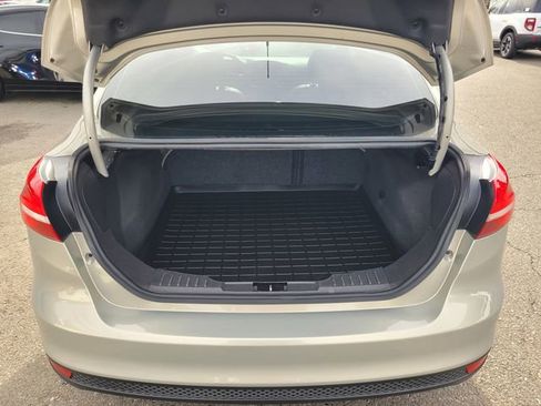 Used 2015 Ford Focus SE w/ Equipment Group 201A image 8